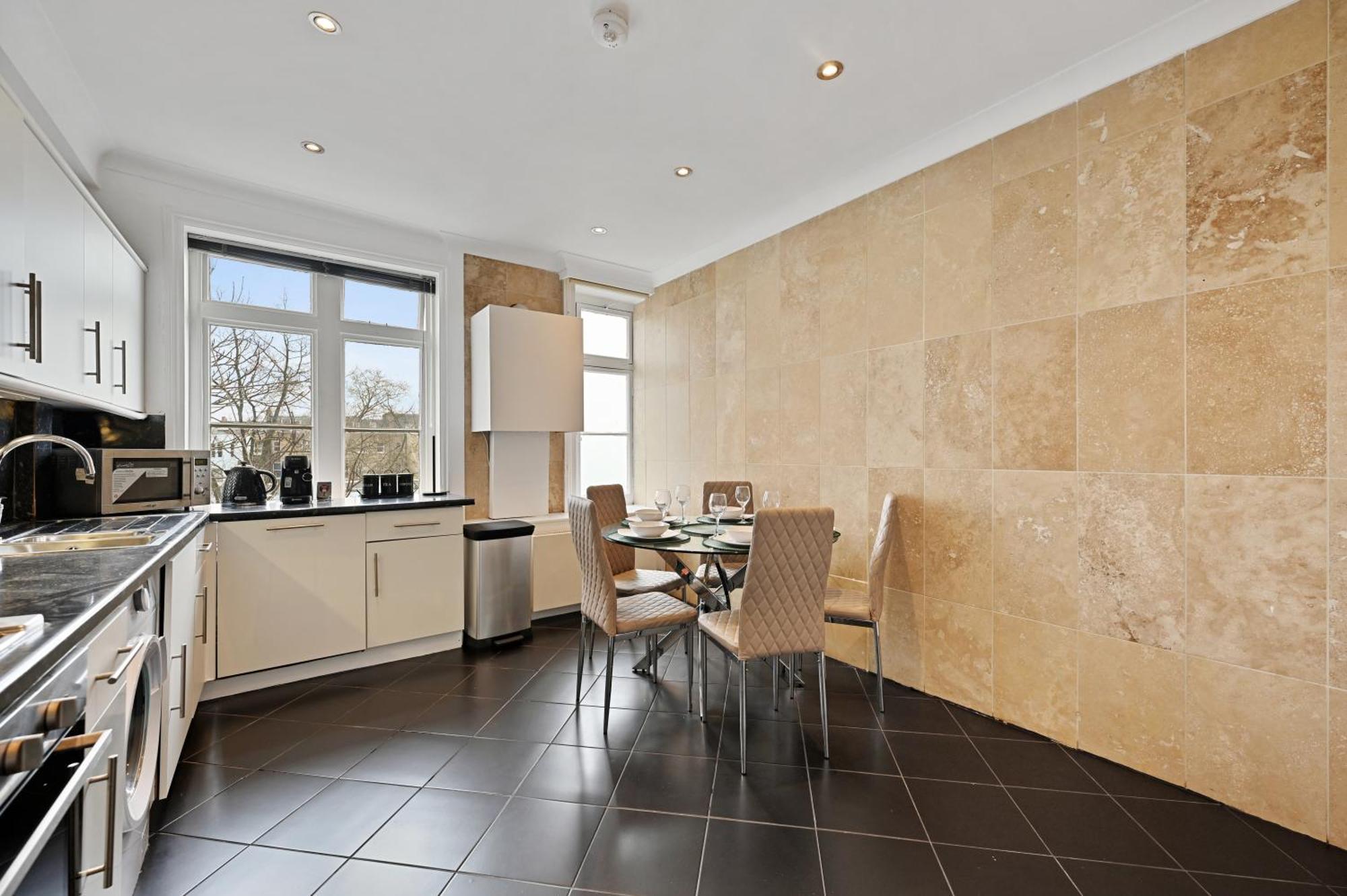 Beautiful 2 King Size Beds 2 Bath- Sleeps 5 In Earls Court Lägenhet London Exteriör bild