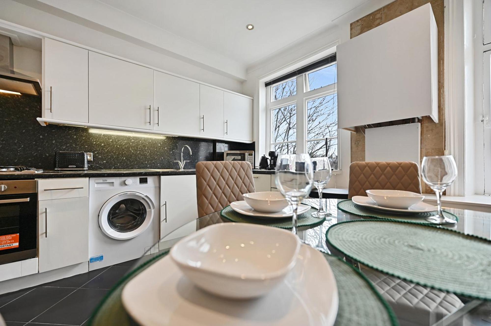 Beautiful 2 King Size Beds 2 Bath- Sleeps 5 In Earls Court Lägenhet London Exteriör bild