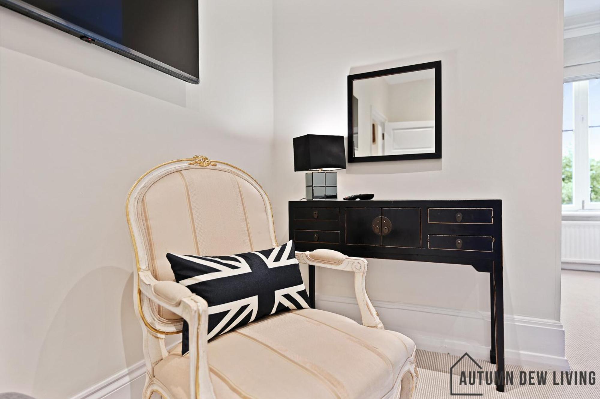Beautiful 2 King Size Beds 2 Bath- Sleeps 5 In Earls Court Lägenhet London Exteriör bild